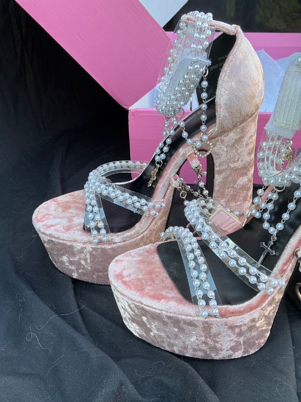 Dollskill - Picture 2 of 4